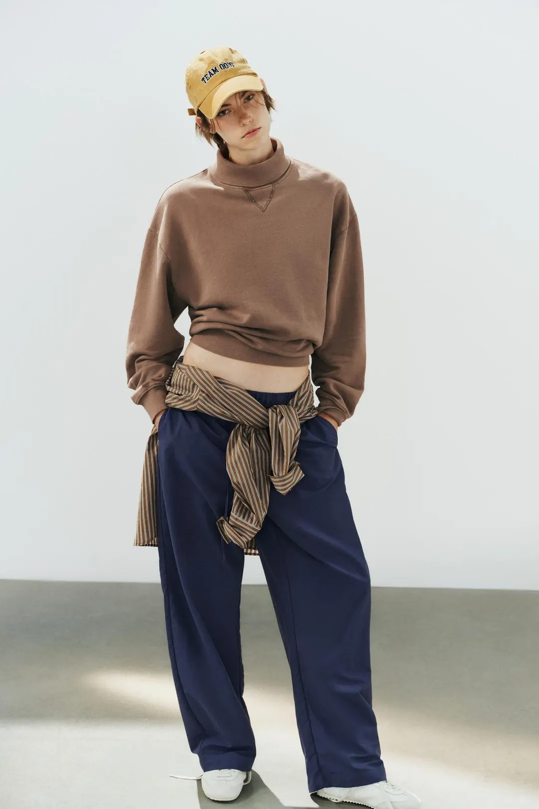 Свитшот с высоким воротником и эффектом выцветания, Zara
