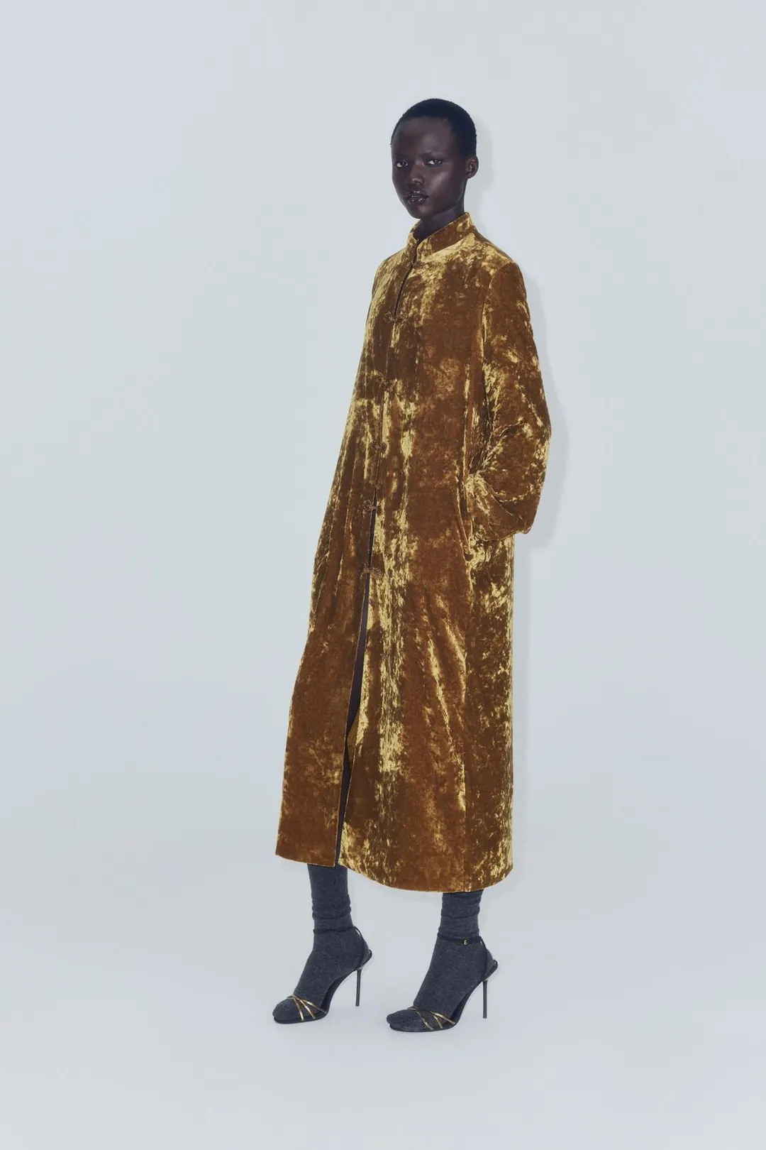 Бархатное пальто с узелковой застежкой ZW Collection, Zara
