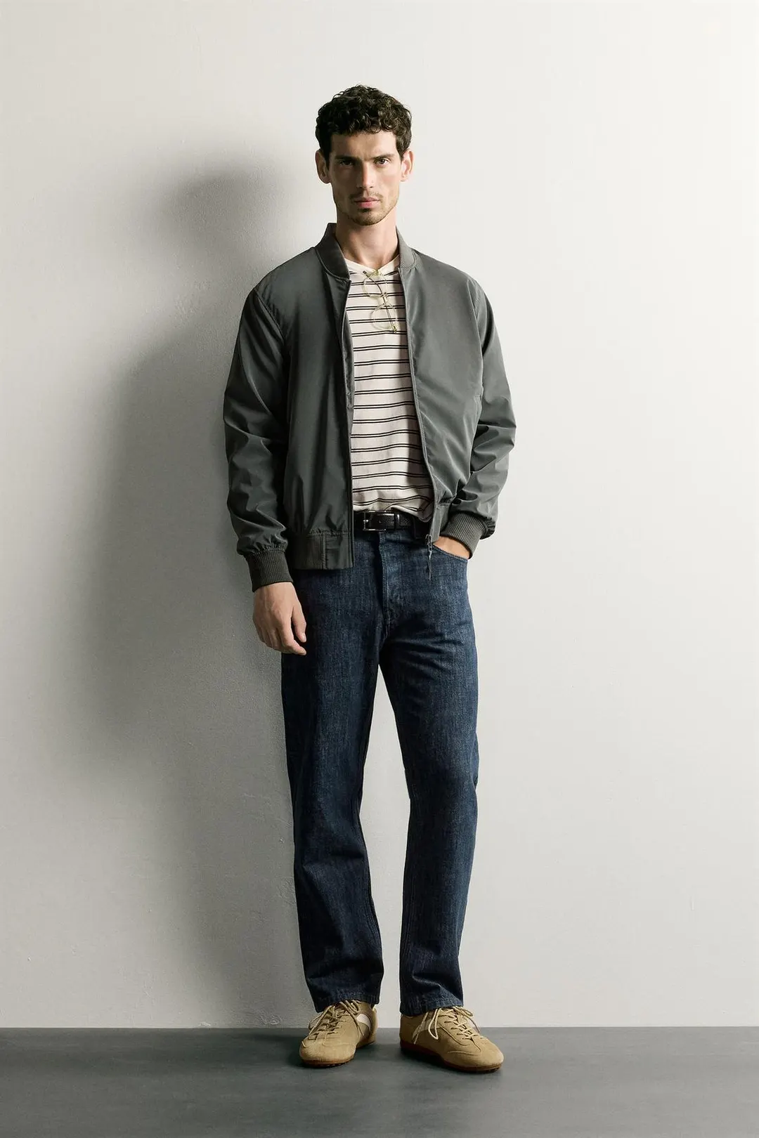 Технологичная куртка-бомбер, Zara