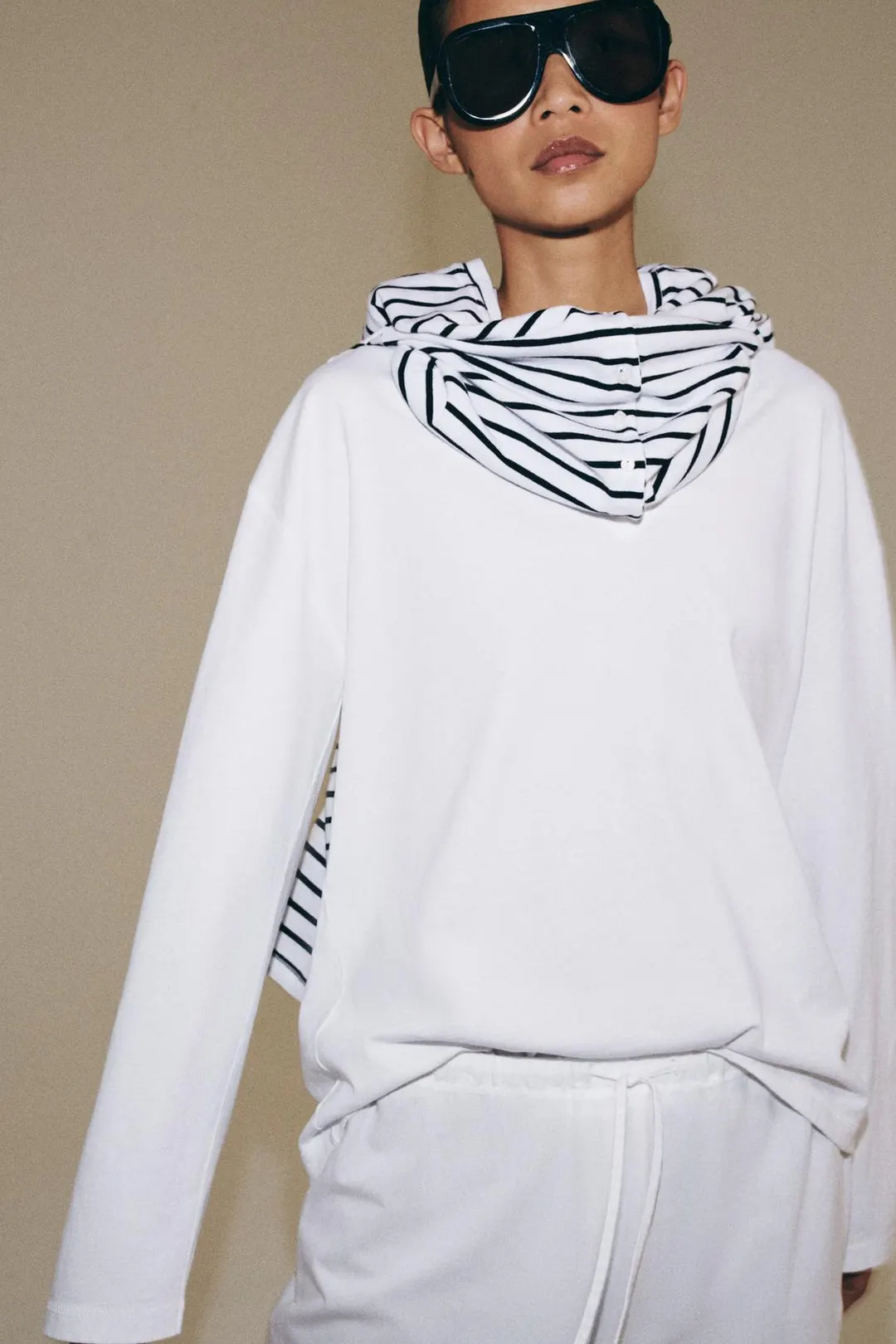 Футболка из хлопка с V-образным вырезом, Zara