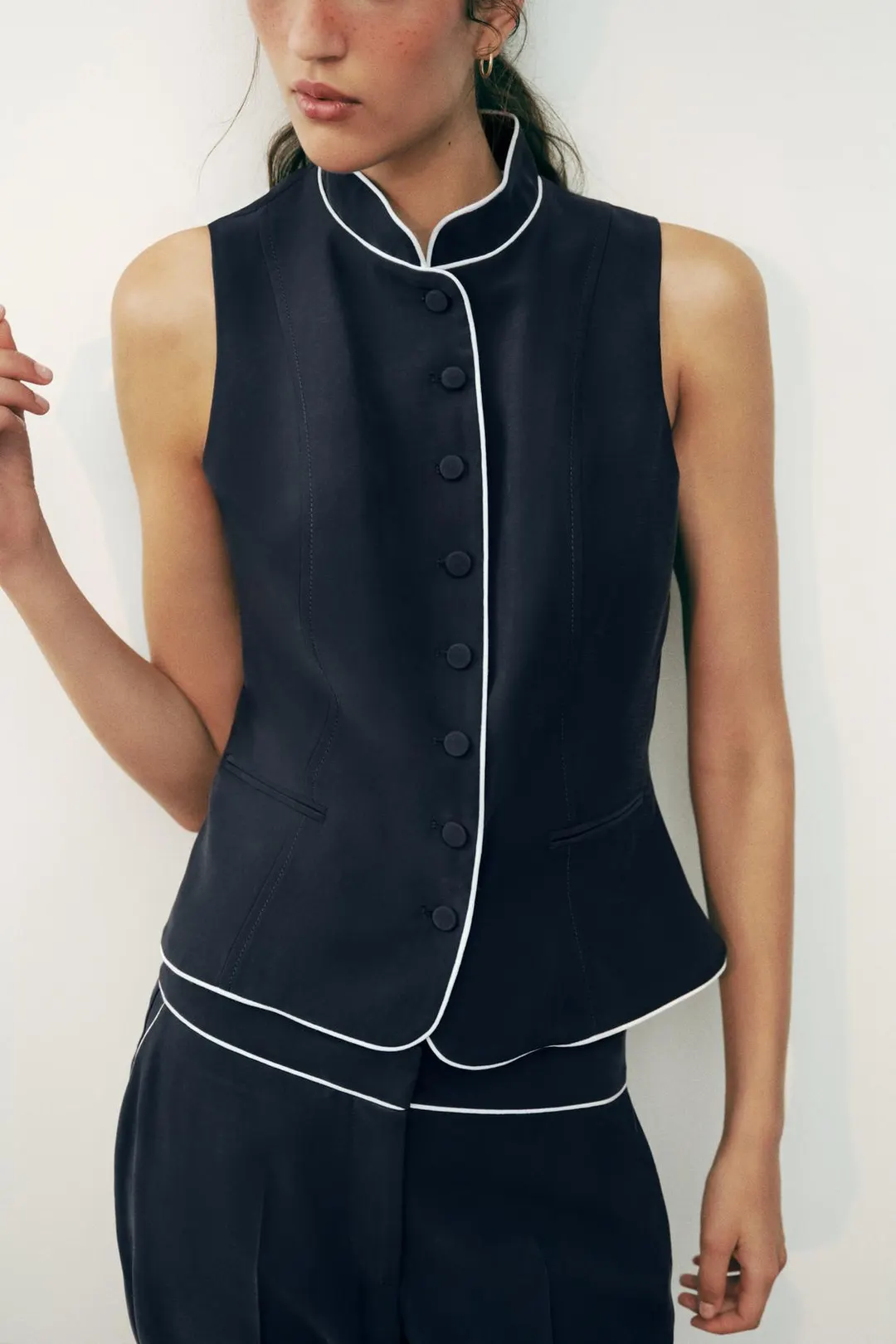 Жилет с контрастной отделкой, Zara