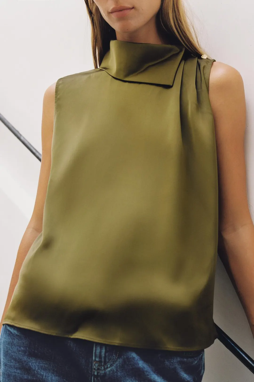 Топ атласный с пуговицами на плечах, Zara