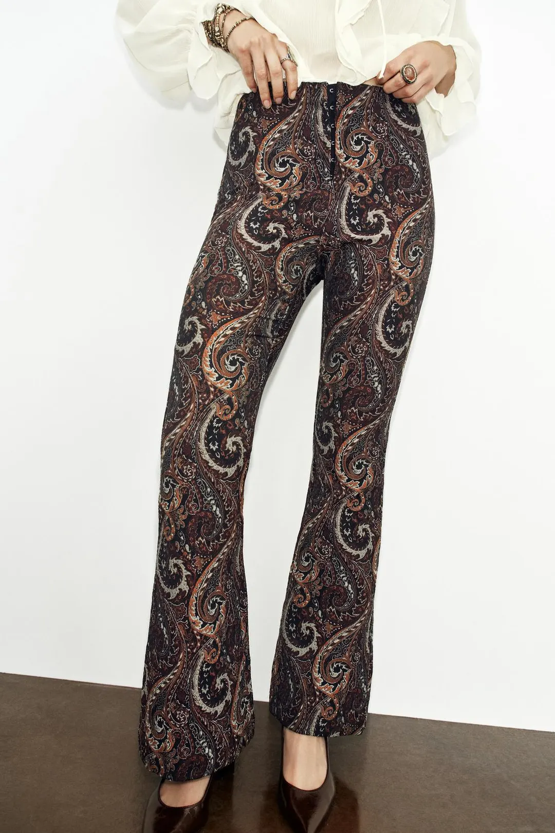 Брюки жаккардовые расклешенные, Zara