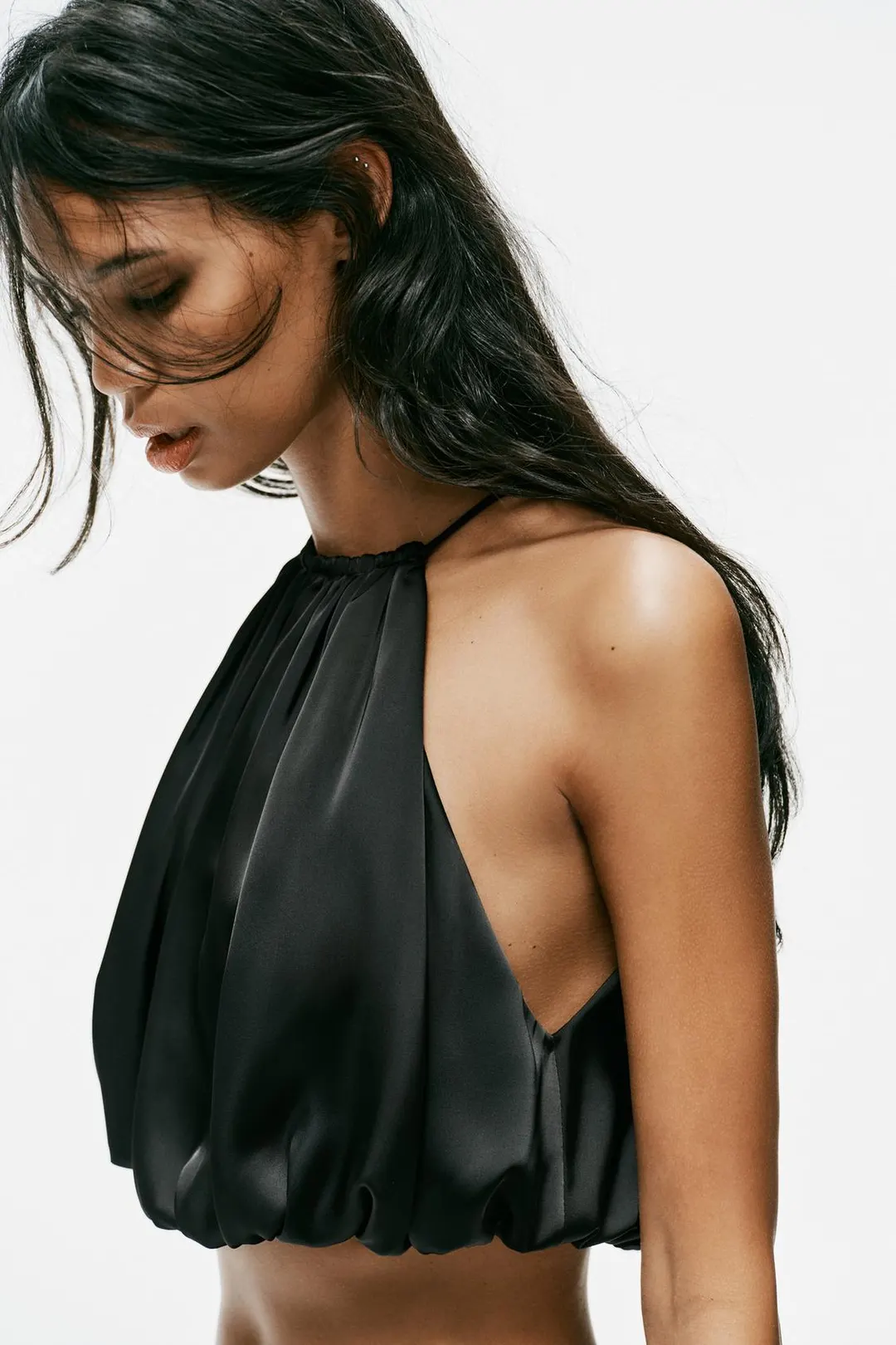 Топ укороченный атласный с объемным низом, Zara