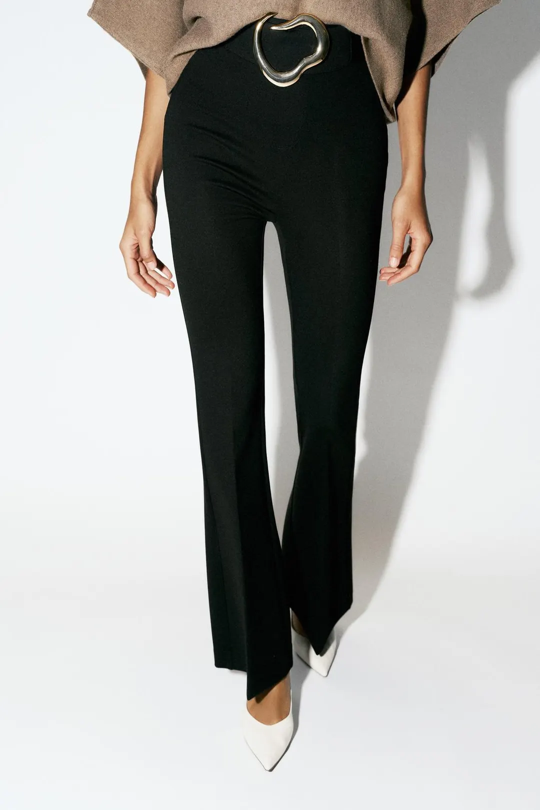 Легинсы расклешенные с пряжкой, Zara