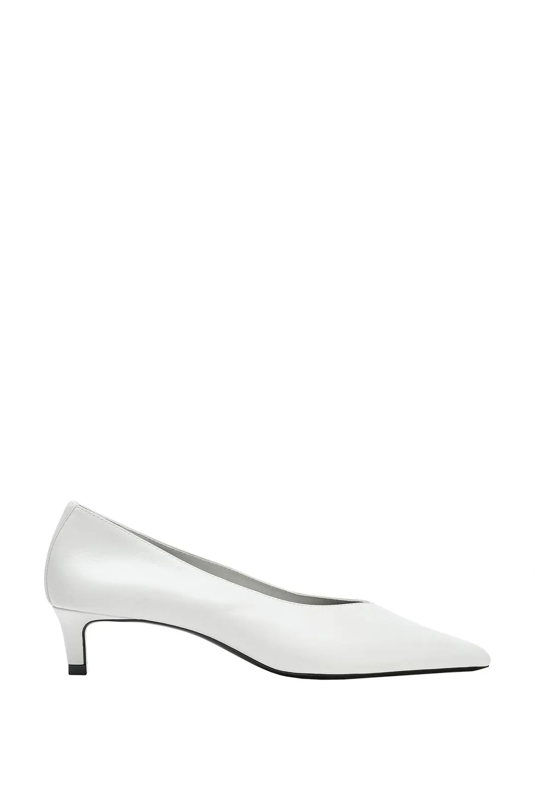 Остроносые кожаные туфли на каблуке kitten heel, Zara