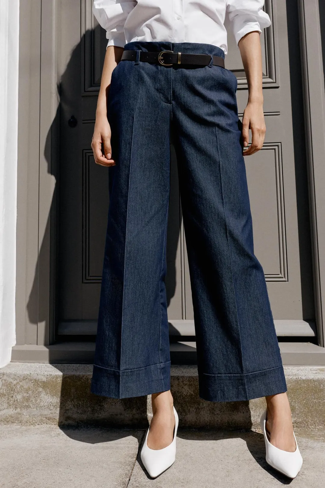 Брюки с поясом и отворотами, Zara