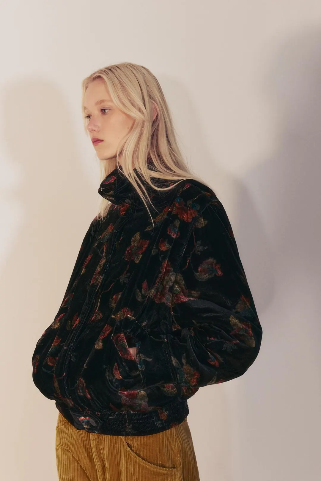 Бомбер из бархата с цветочным принтом ZW Collection, Zara