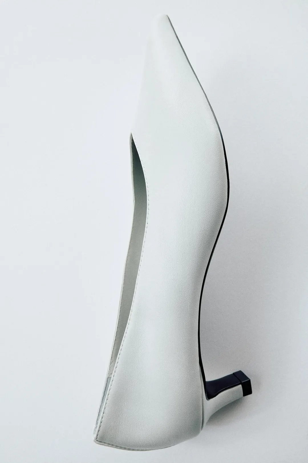 Остроносые кожаные туфли на каблуке kitten heel, Zara