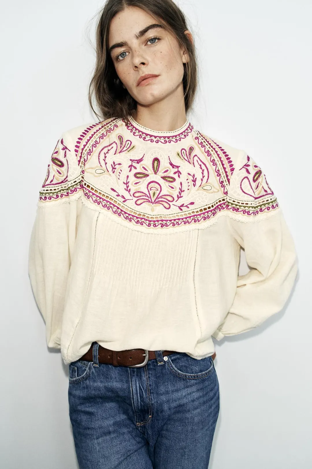 Блузка с вышивкой, Zara