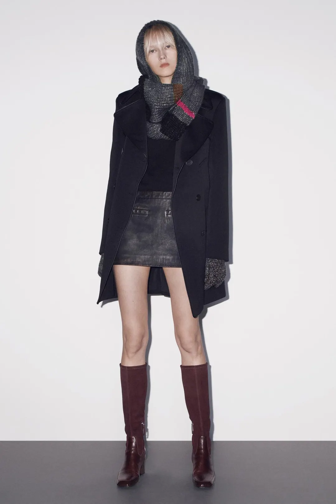 Двубортный тренч из смесовой шерсти с контрастным кантом ZW Collection, Zara