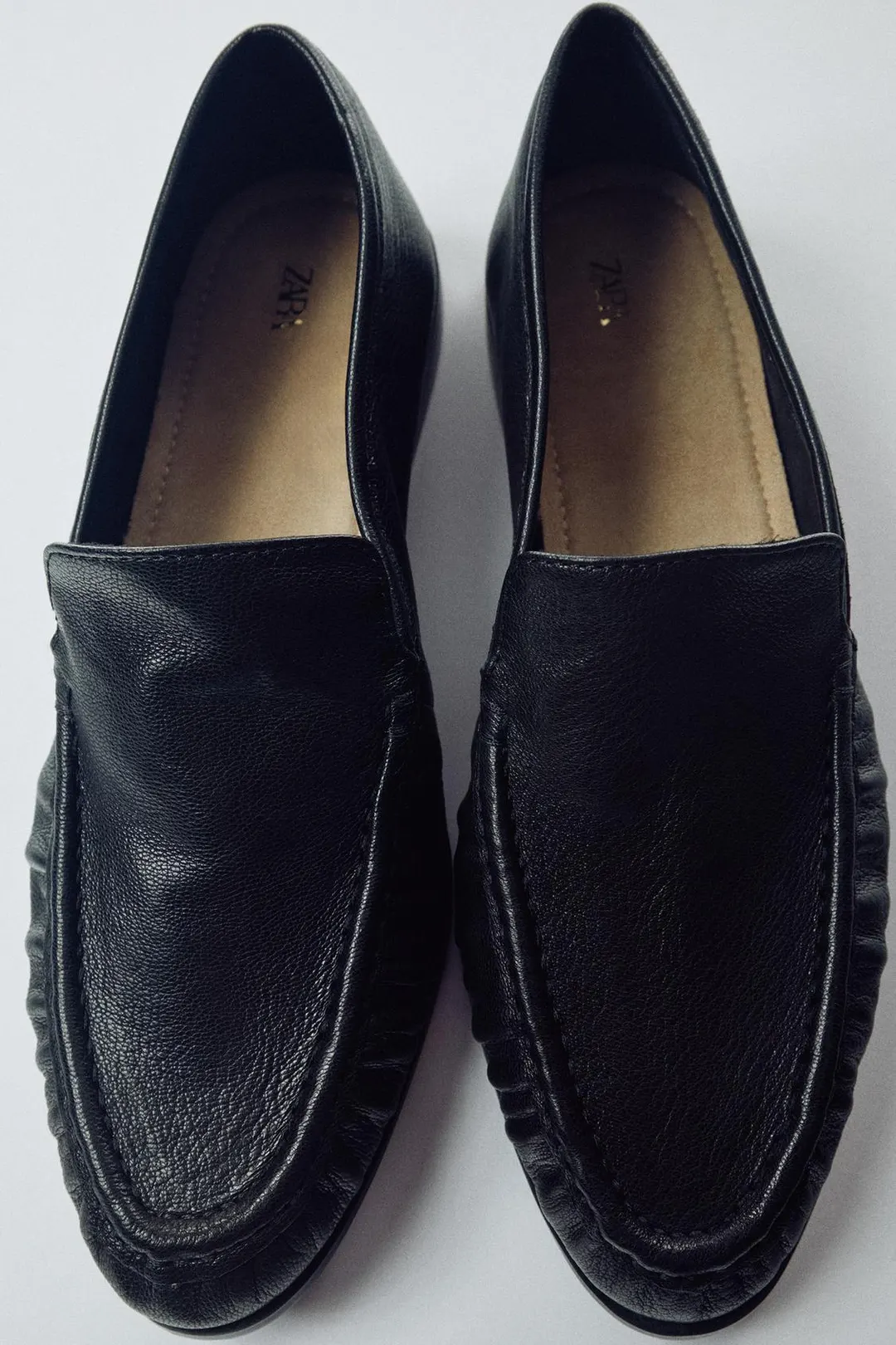 Лоферы кожаные со сборками, Zara