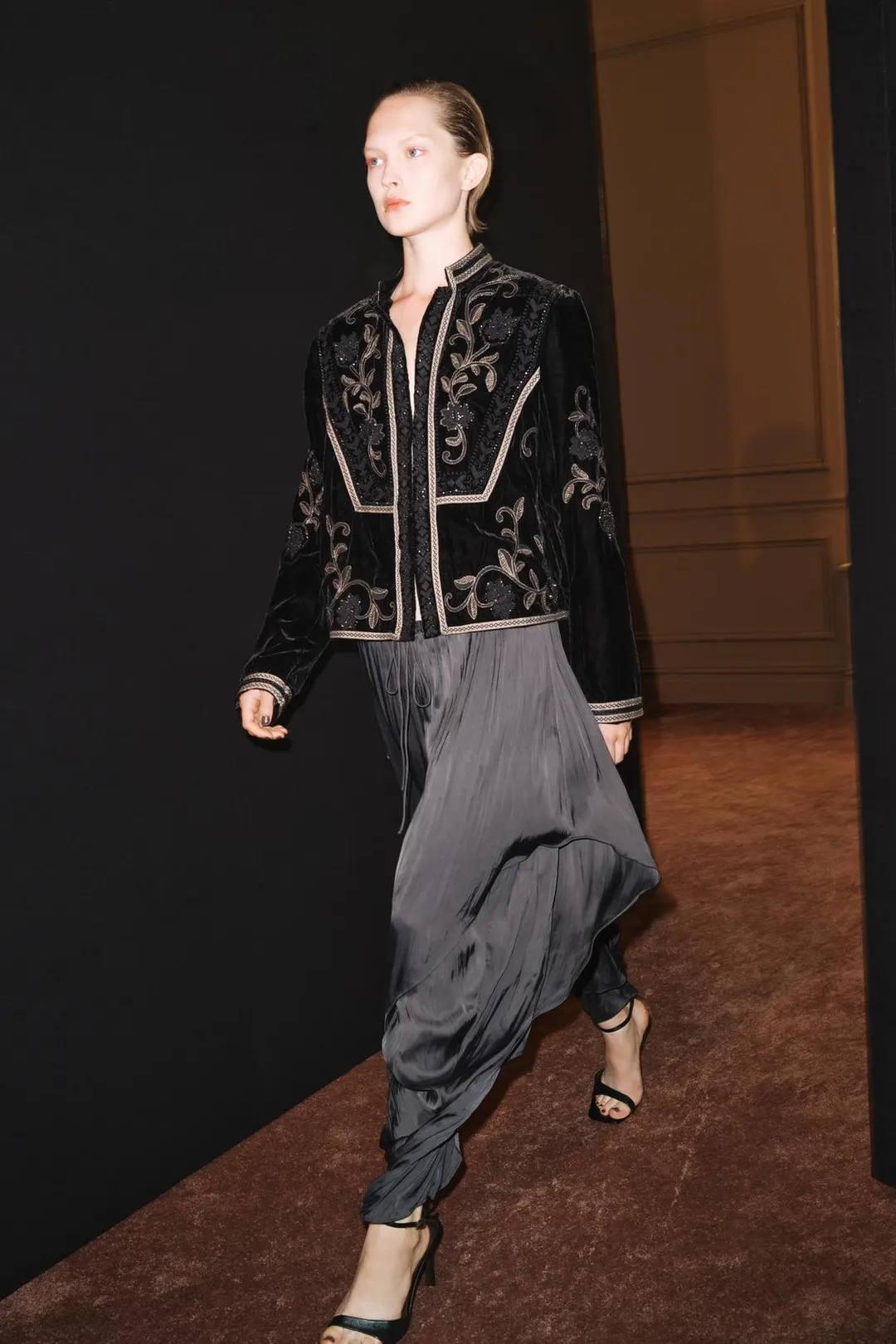 Жакет из бархата с вышивкой бисером ZW Collection, Zara