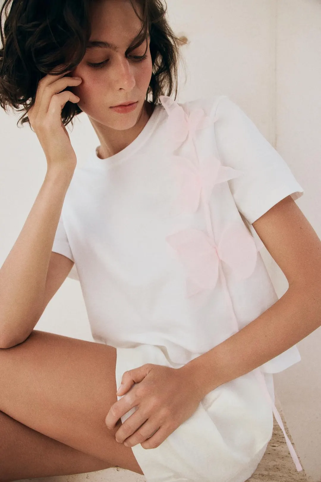 Футболка с рельефным цветочным узором, Zara