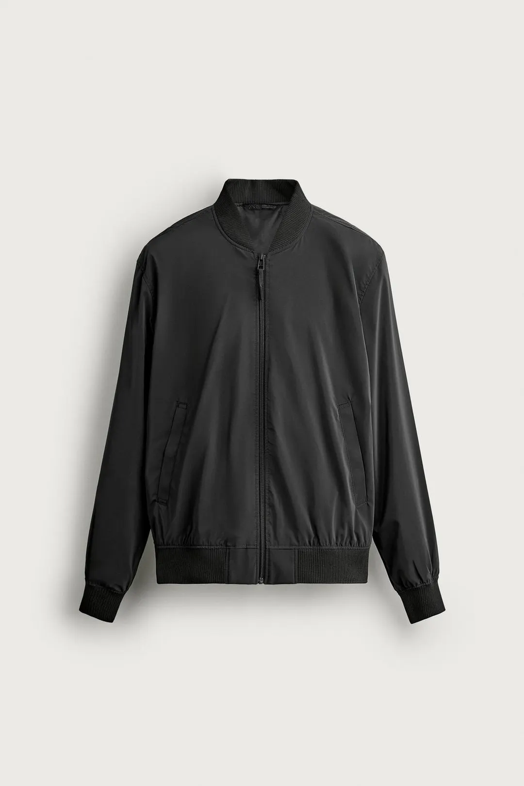 Технологичная куртка-бомбер, Zara