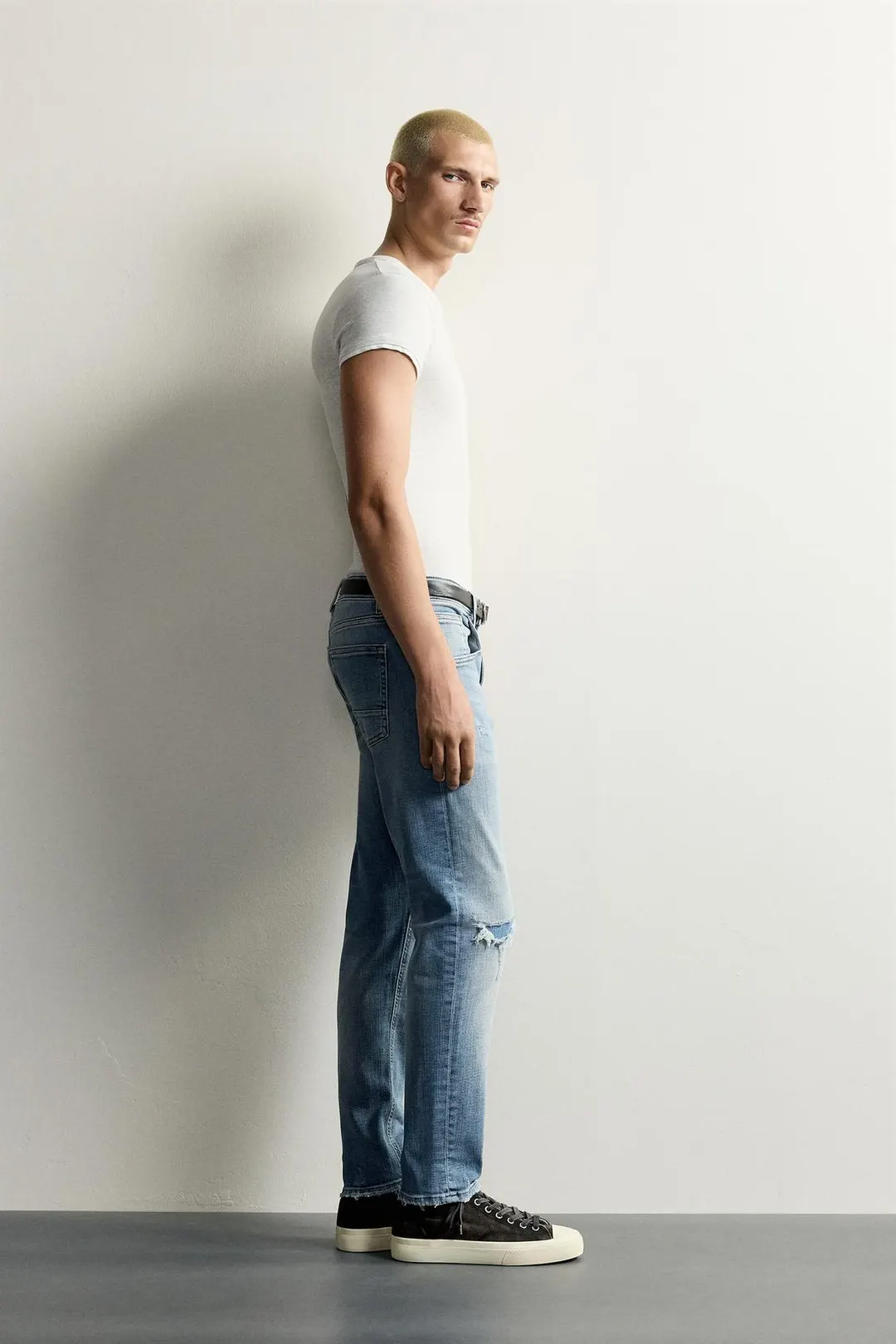 Рваные джинсы облегающего кроя, Zara