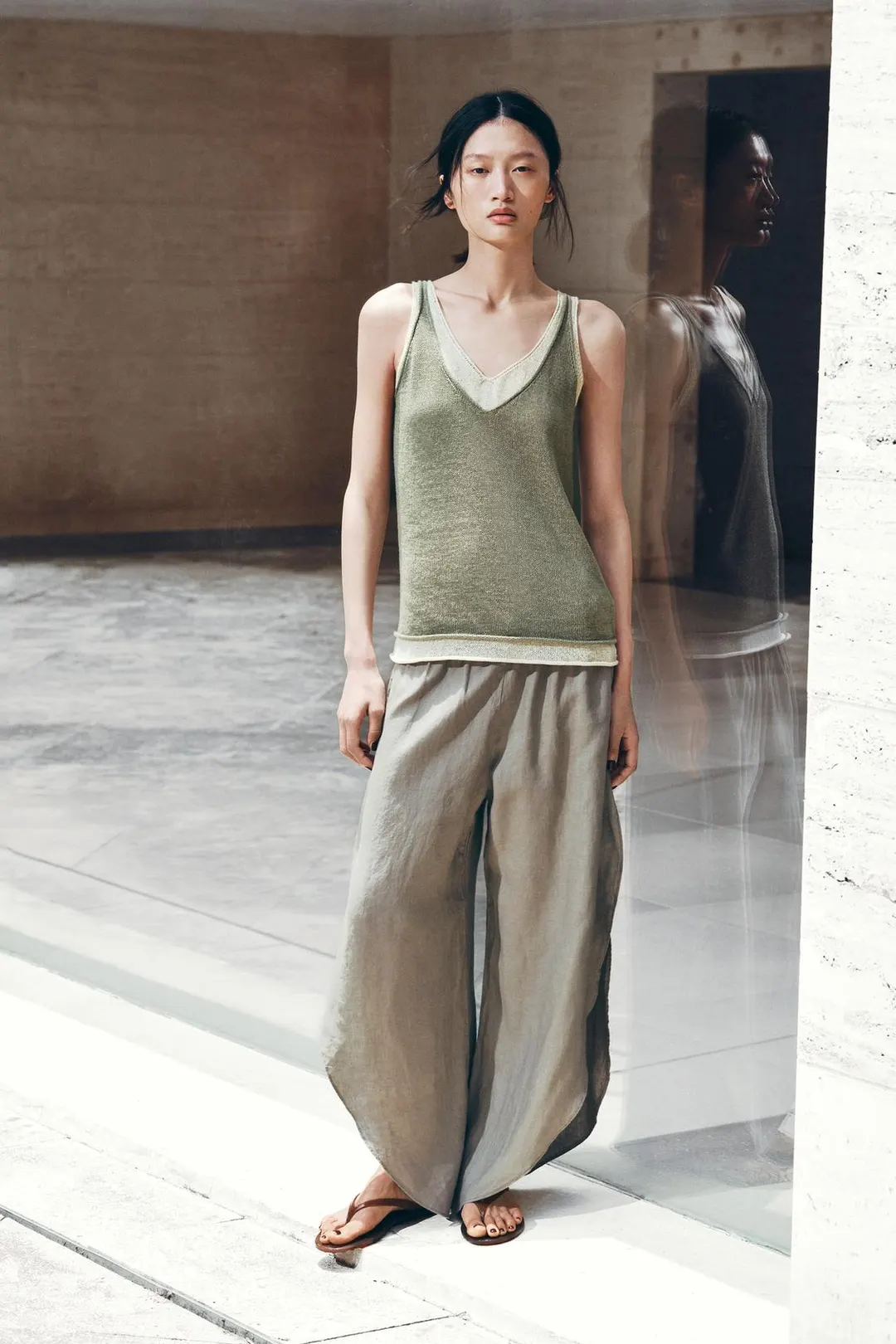 Брюки из 100% льна с разрезами ZW Collection, Zara