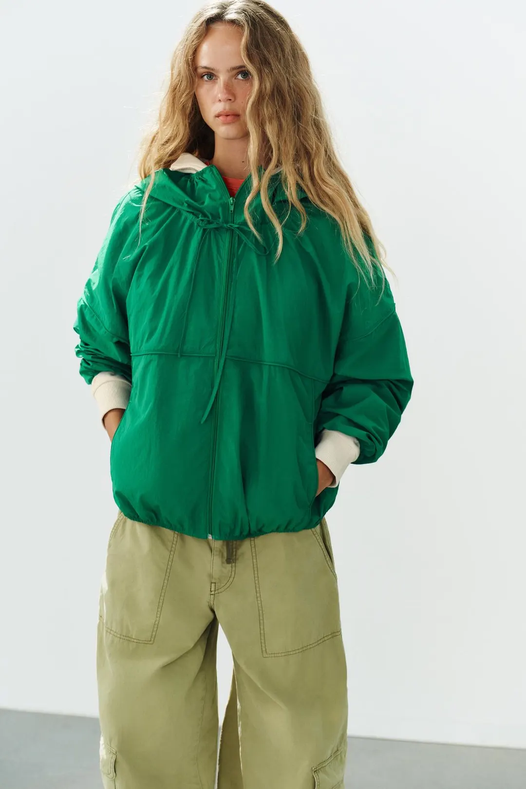 Куртка из технологичной ткани с капюшоном, Zara