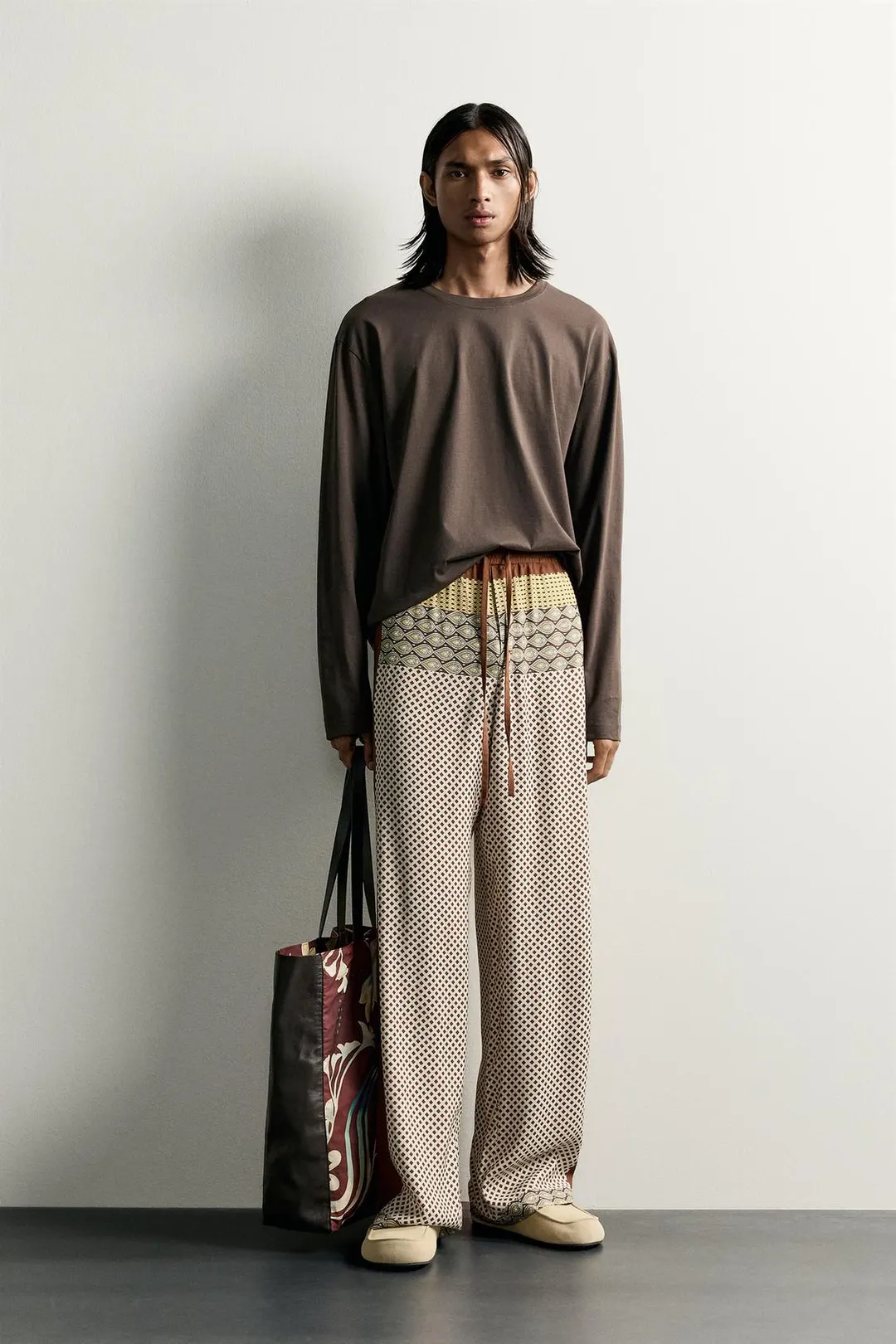 Брюки струящиеся с принтом Limited Edition, Zara