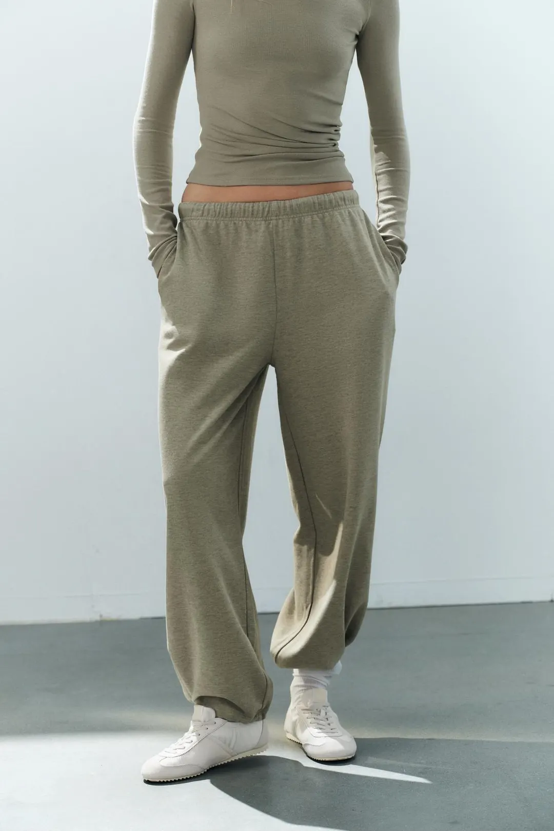Струящиеся брюки-джоггеры, Zara