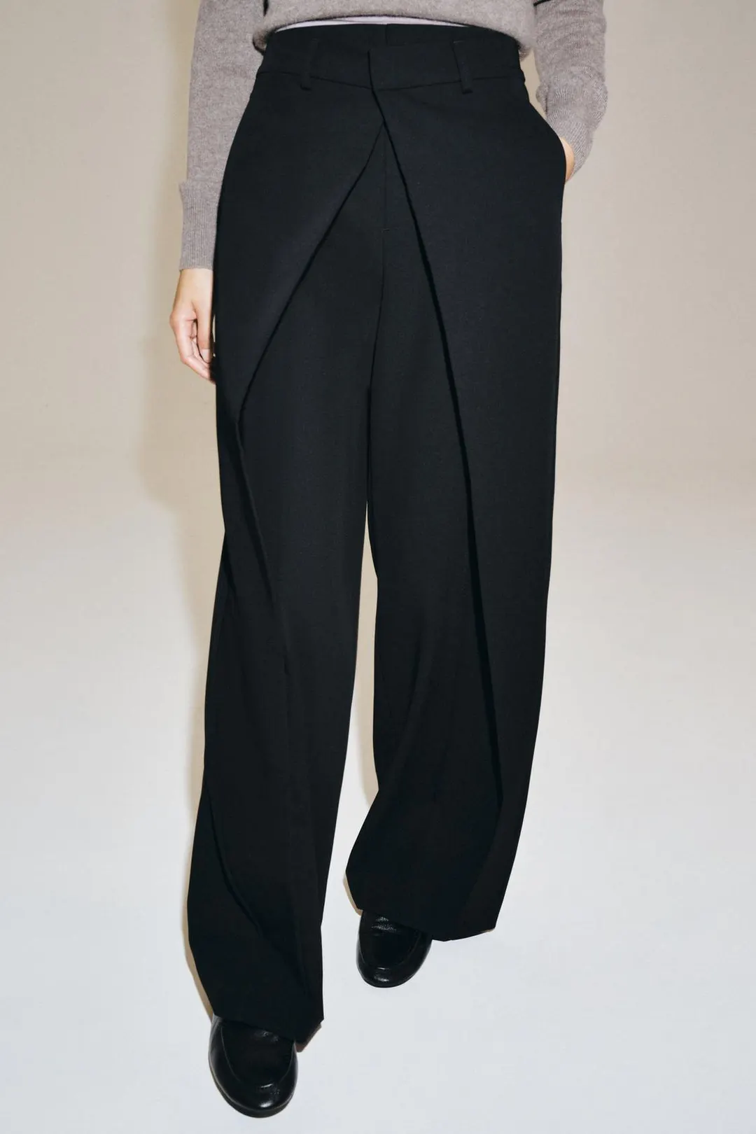 Брюки ZW Collection с защипами спереди, Zara