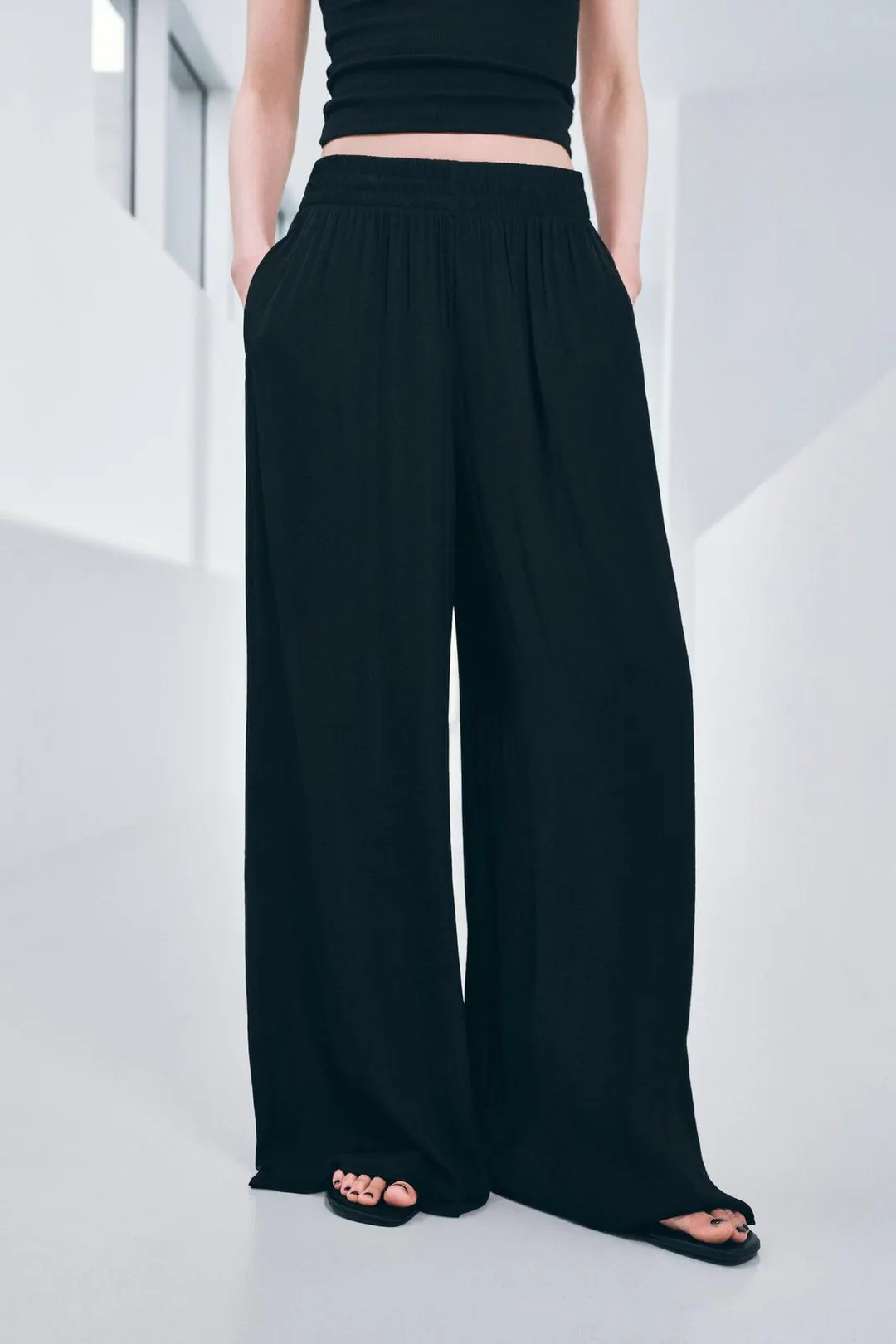 Брюки струящегося кроя с широкими штанинами, Zara