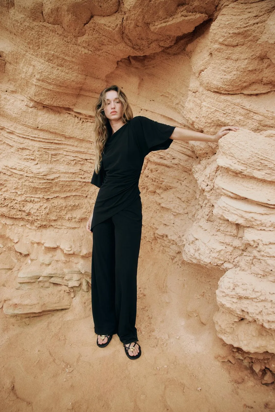 Брюки прямого кроя из крепа с разрезами, Zara