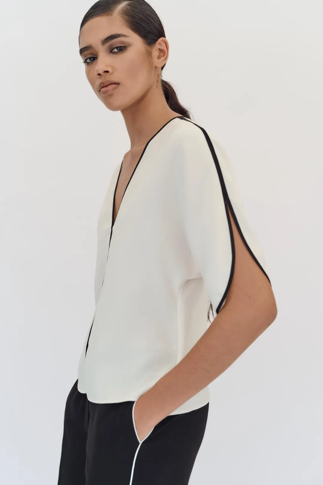 Топ с контрастной отделкой, Zara
