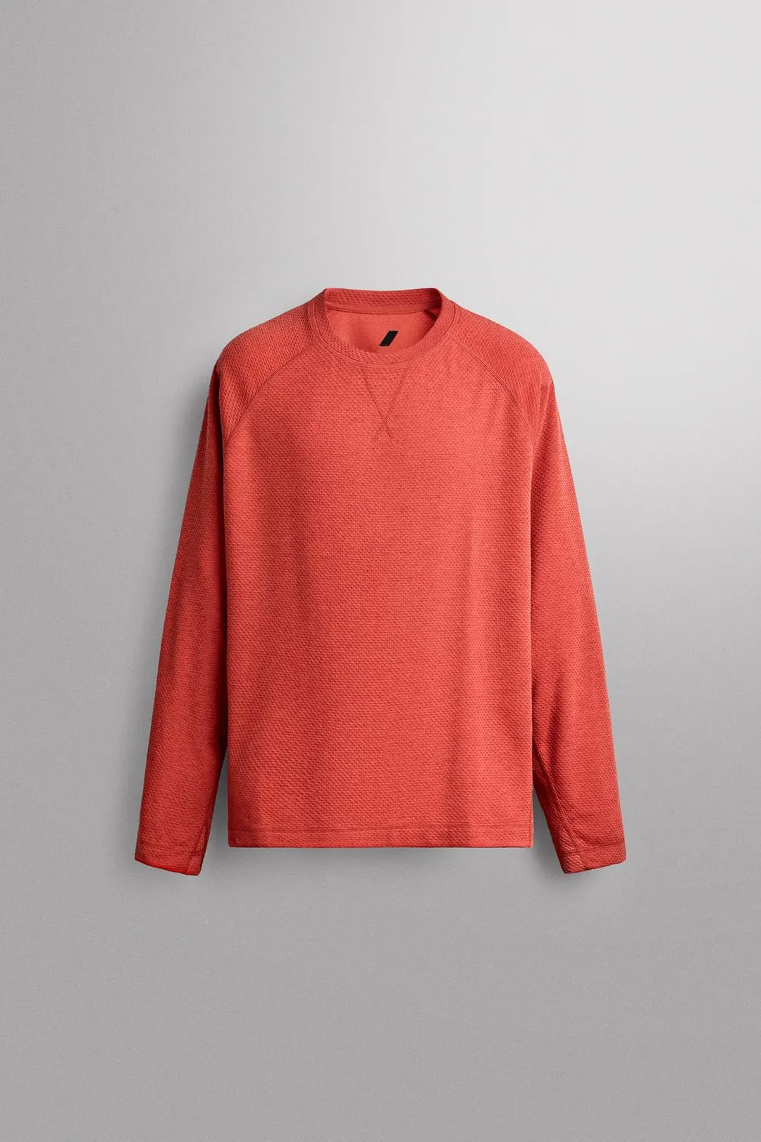 Футболка из фактурного технологичного трикотажа, Zara
