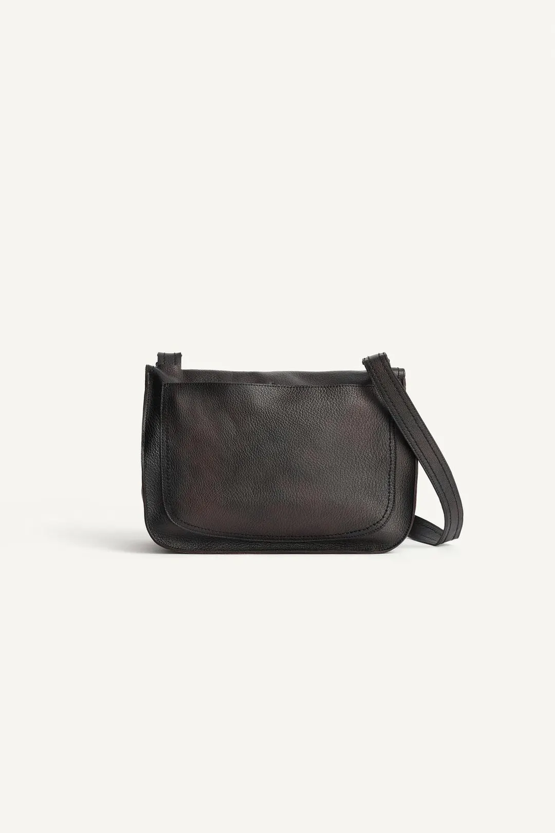 Сумка через плечо из кожи с заклепками, Zara