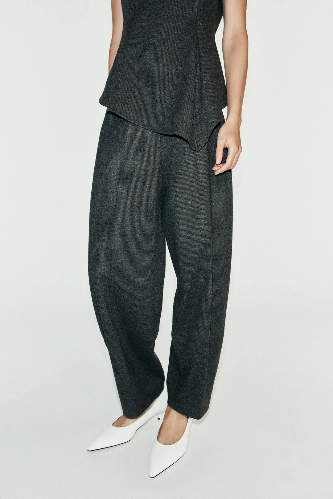 Мягкие брюки кроя каррот, Zara