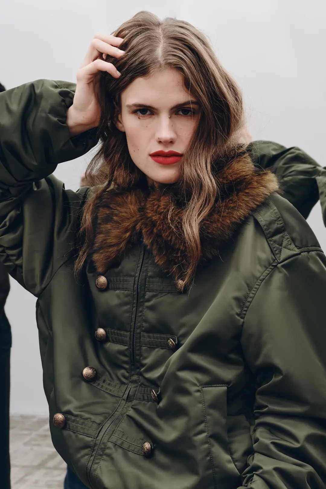 Нейлоновый бомбер с воротником из искусственного меха ZW Collection, Zara