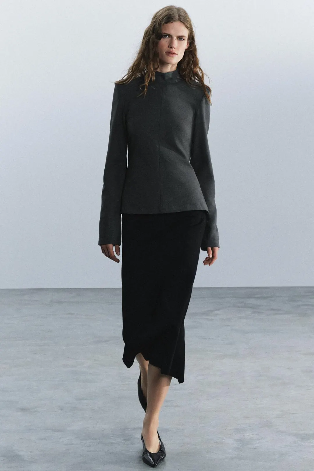 Топ с подплечниками, Zara
