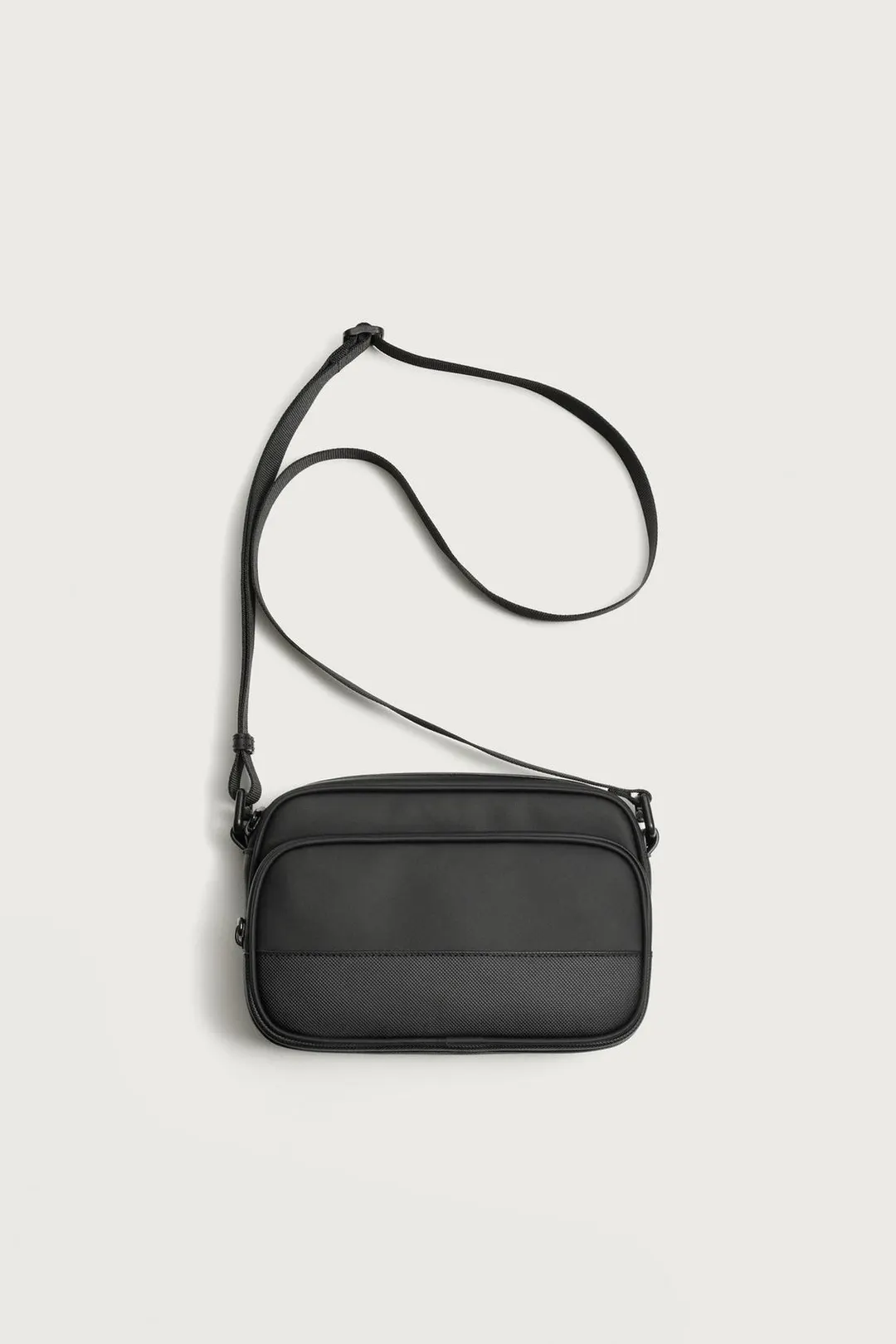 Прорезиненная сумка кросс-боди, Zara