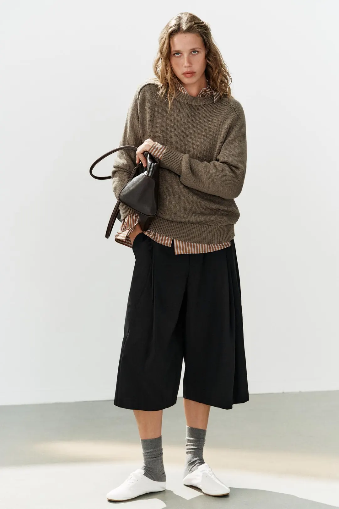 Удлиненные бермуды со складками, Zara