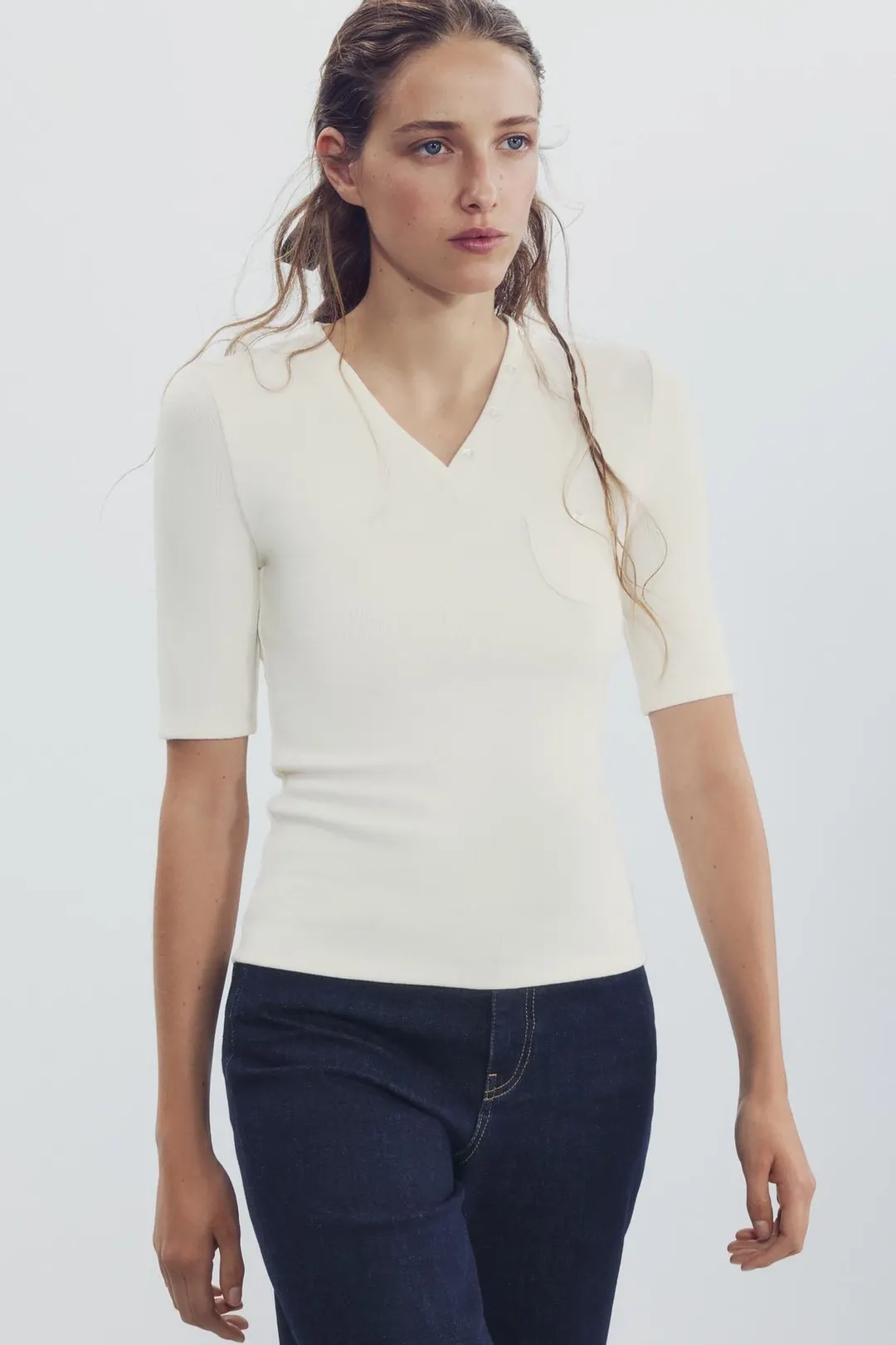 Футболка с V-образным вырезом и карманом, Zara