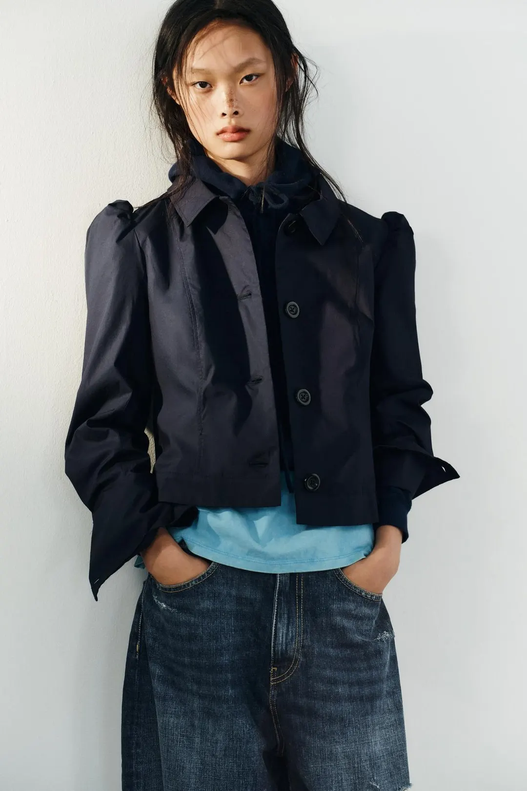 Укороченный блейзер со сборками на плечах, Zara