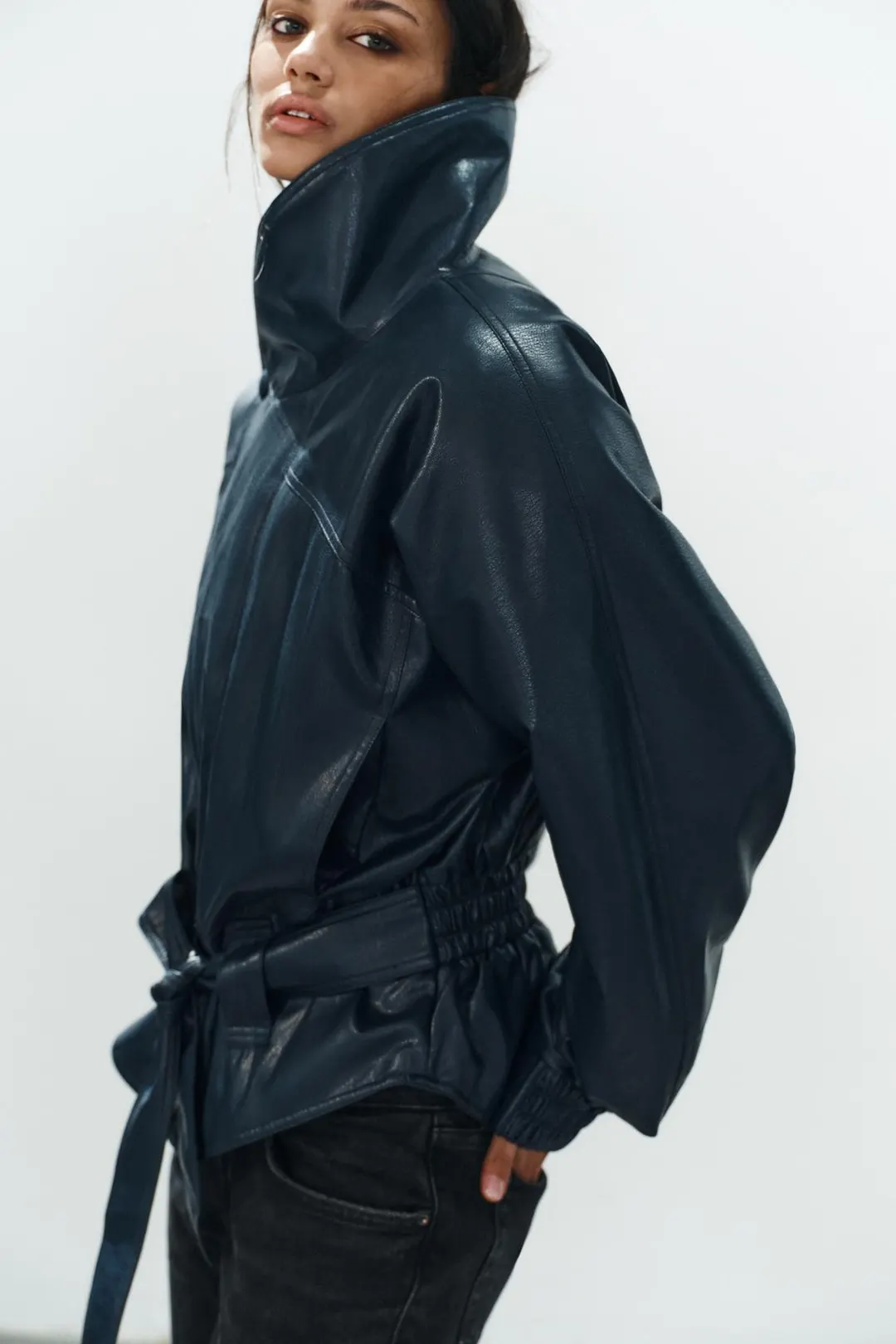 Куртка под кожу с поясом, Zara