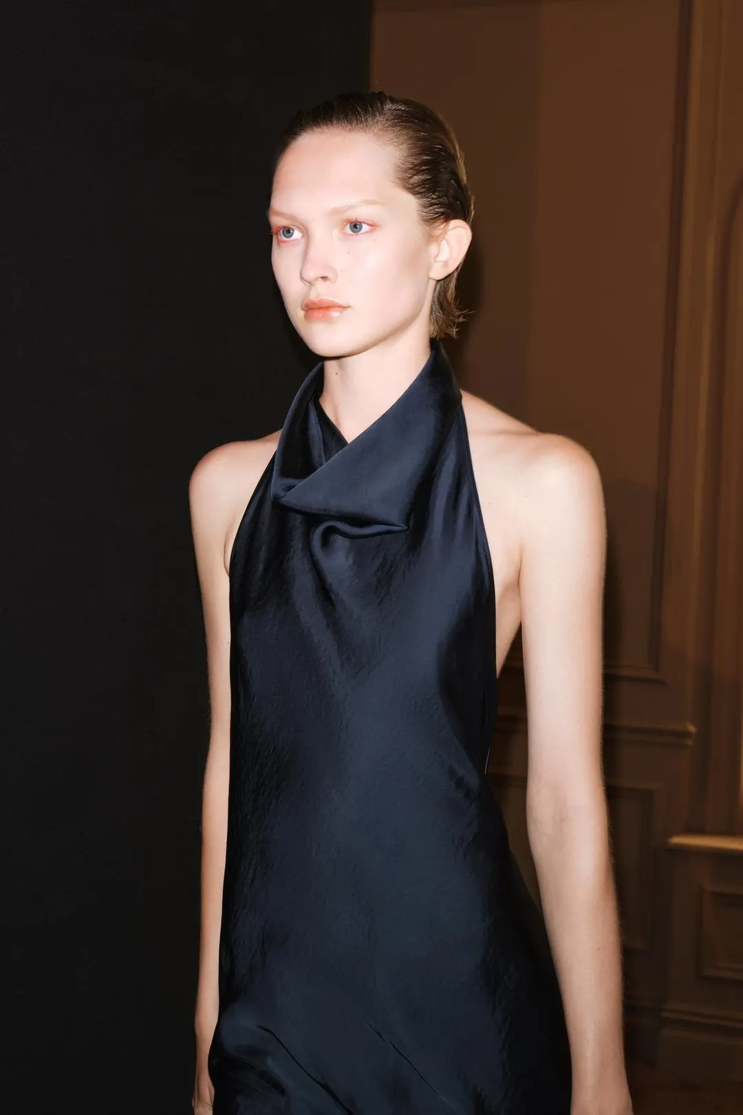 Атласное платье миди халтер ZW Collection, Zara