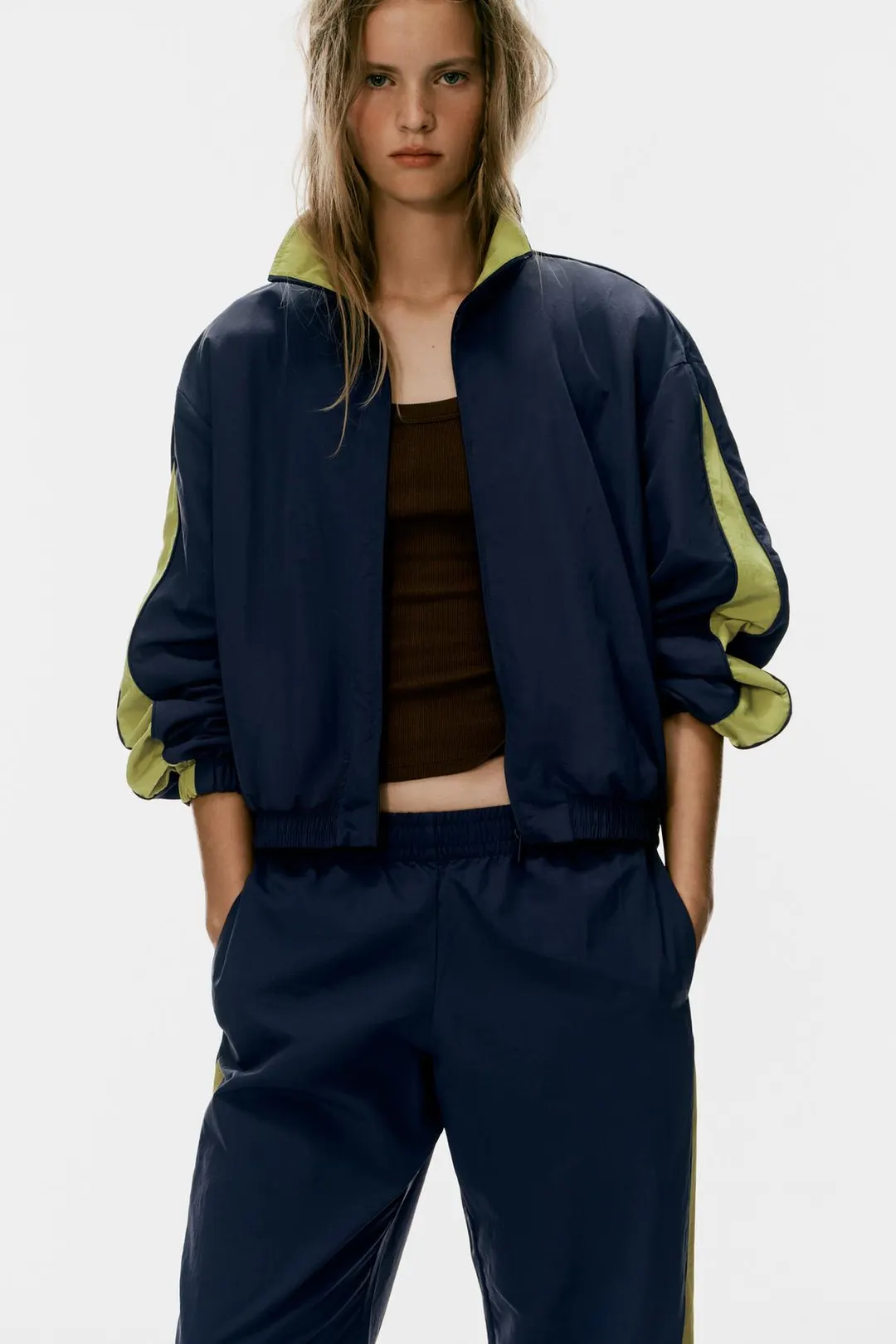 Брюки из технологичной ткани с боковыми полосами, Zara