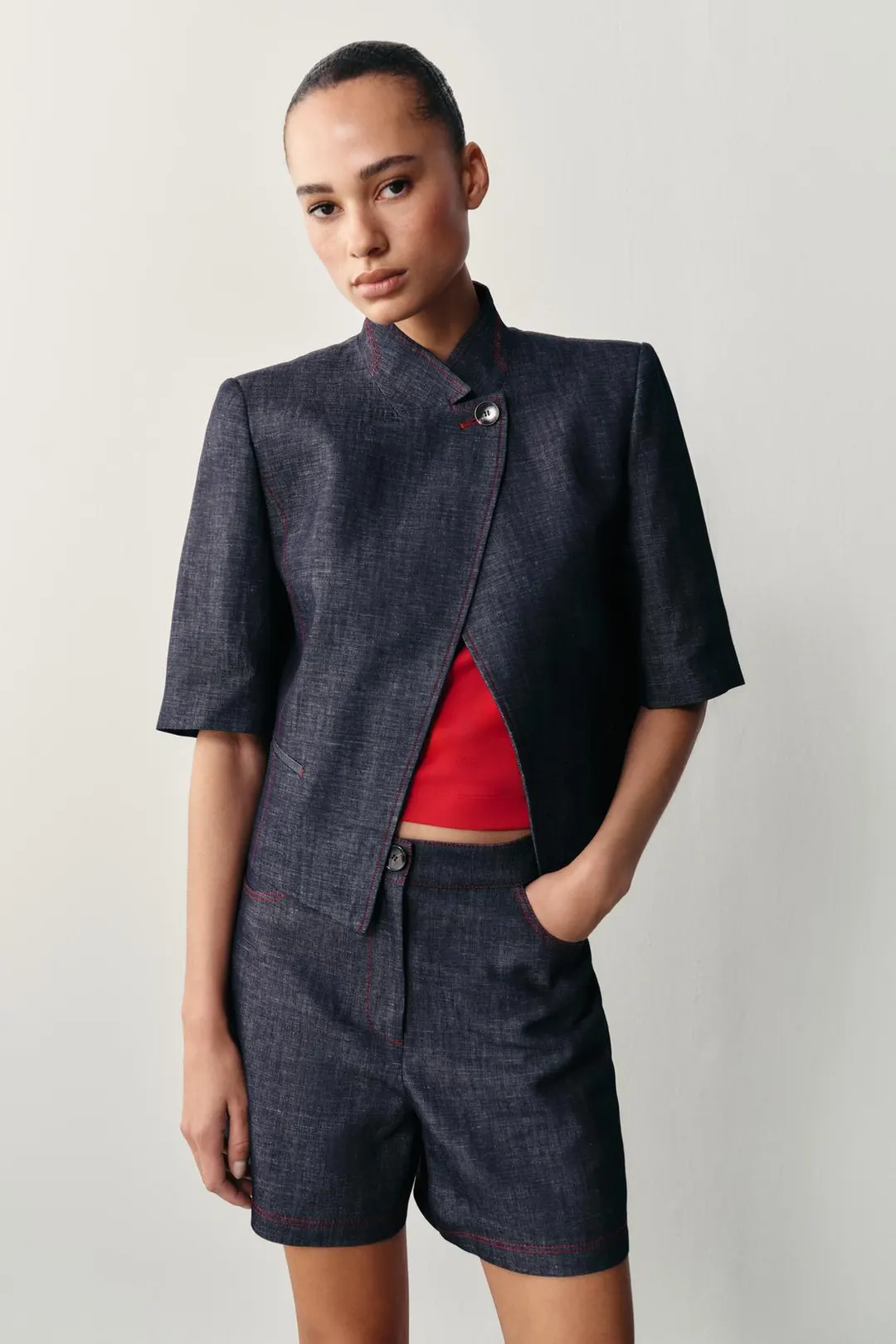 Бермуды из смесового льна с контрастной отстрочкой, Zara