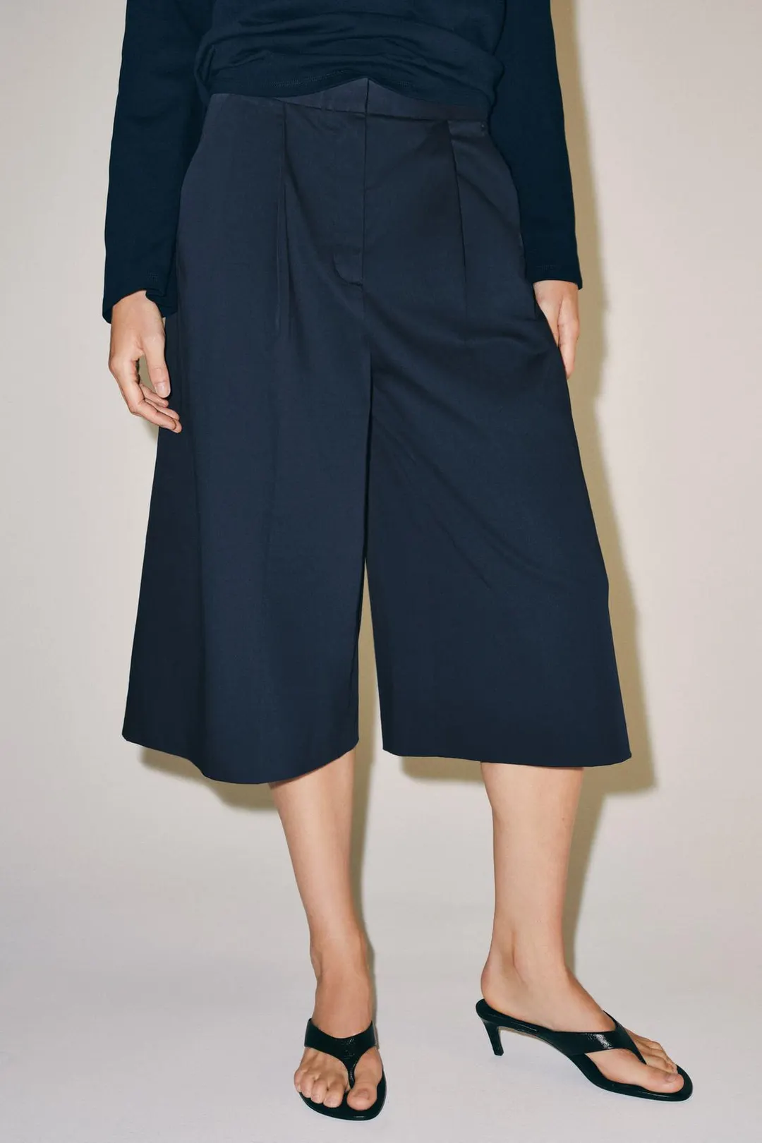 Бермуды ZW Collection с защипами, Zara