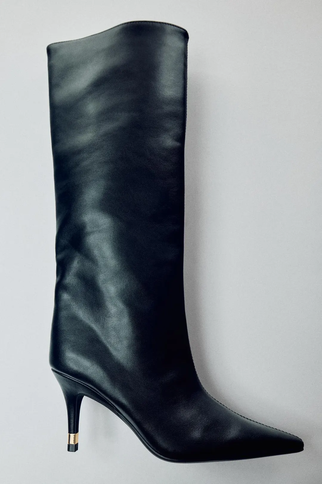 Кожаные сапоги до колена на каблуке с металлической деталью, Zara