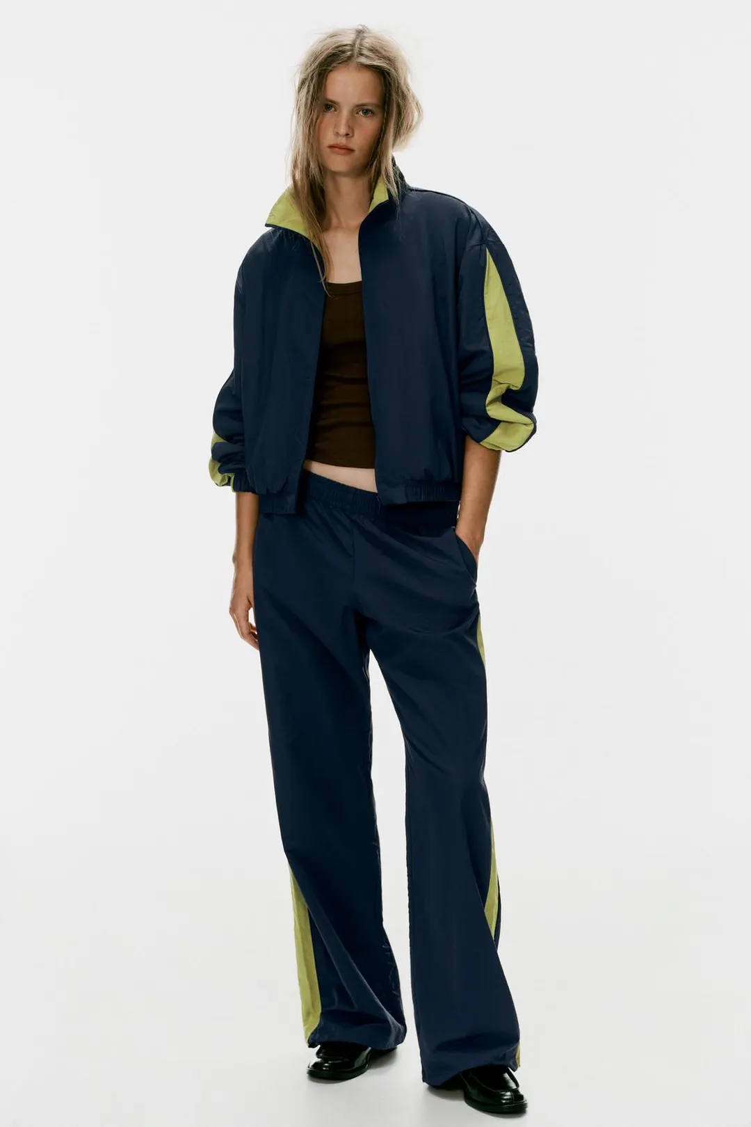 Брюки из технологичной ткани с боковыми полосами, Zara
