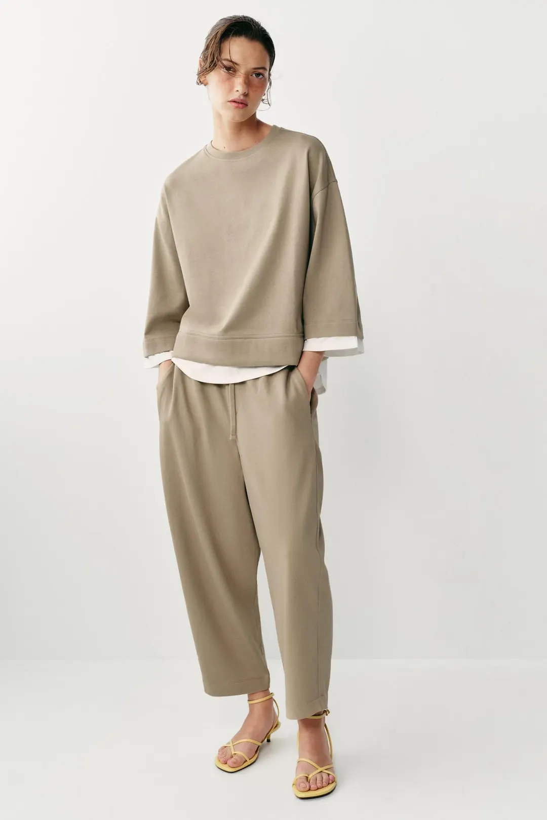 Свитшот с контрастными длинными рукавами, Zara