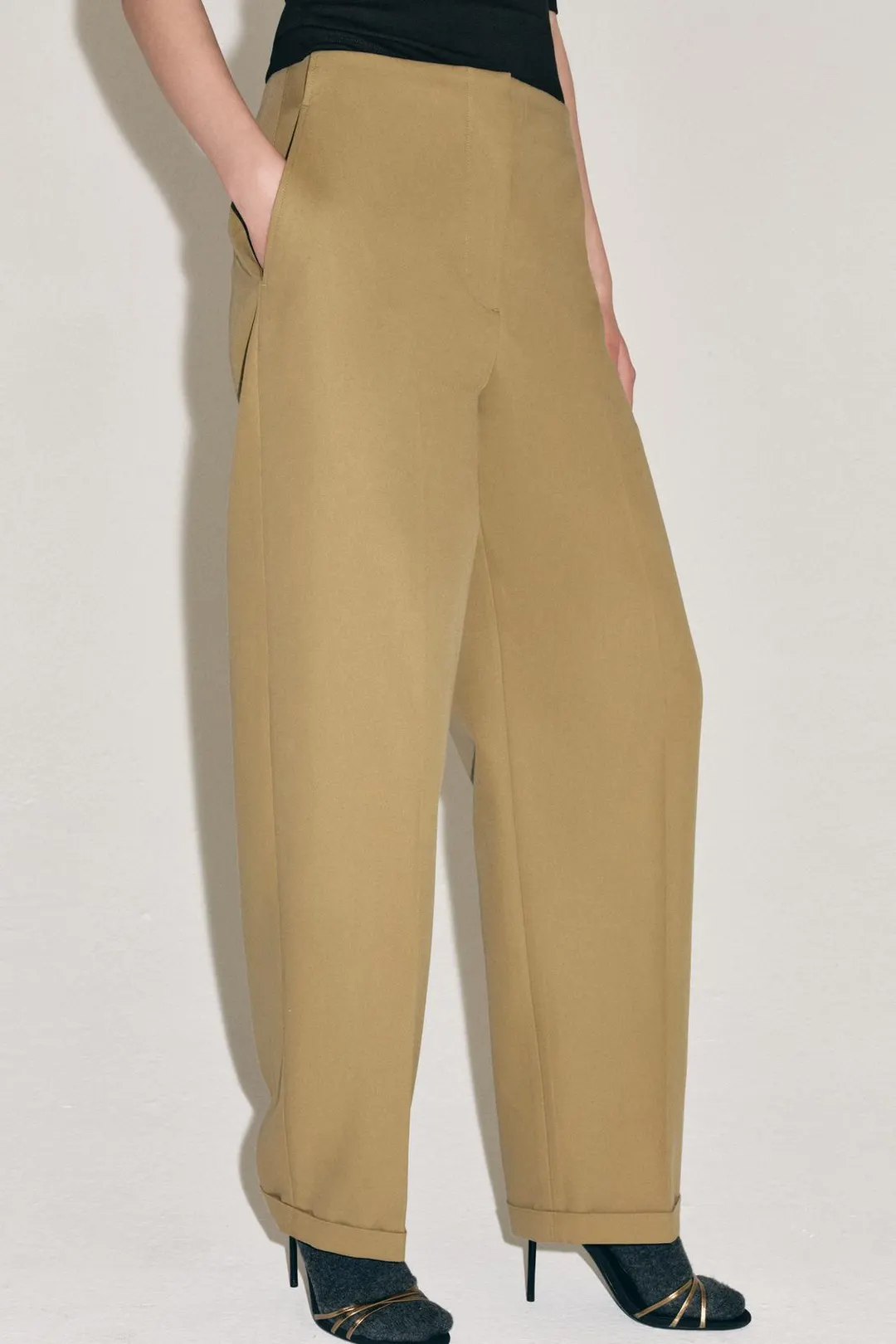 Брюки с высокой посадкой и складками ZW Collection, Zara