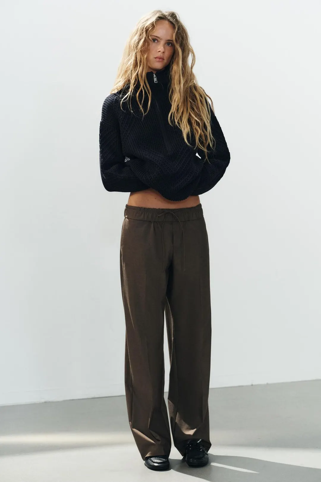 Брюки с отворотом на талии и кулиской, Zara