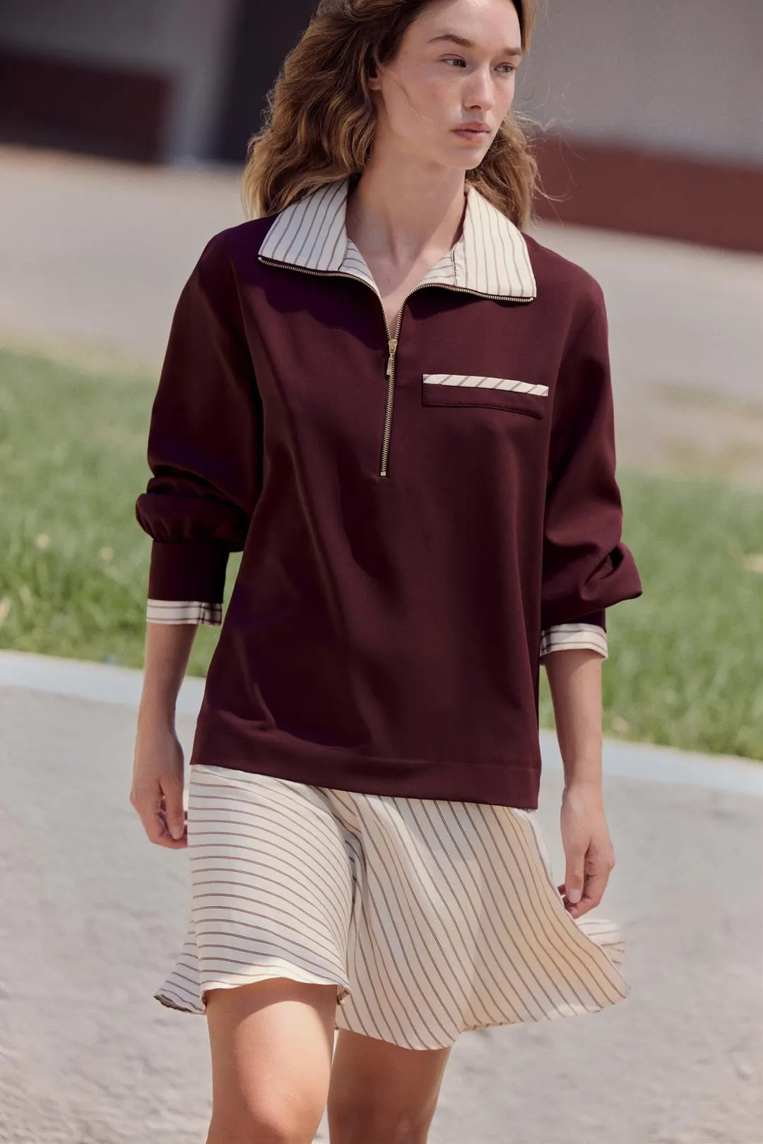 Короткое платье на молнии с контрастными деталями, Zara