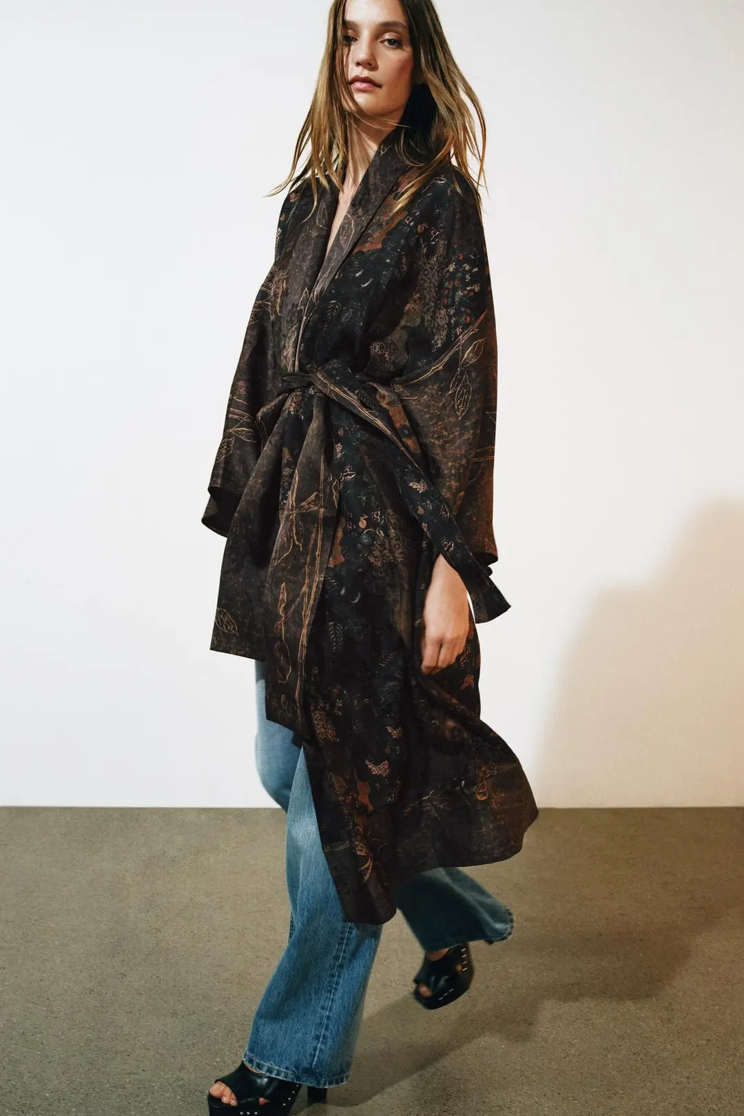 Длинное жаккардовое кимоно из смесового льна, Zara
