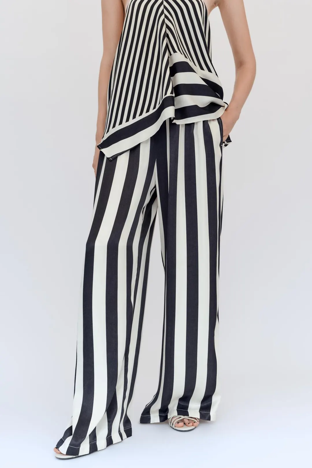 Брюки в полоску с широкими штанинами, Zara